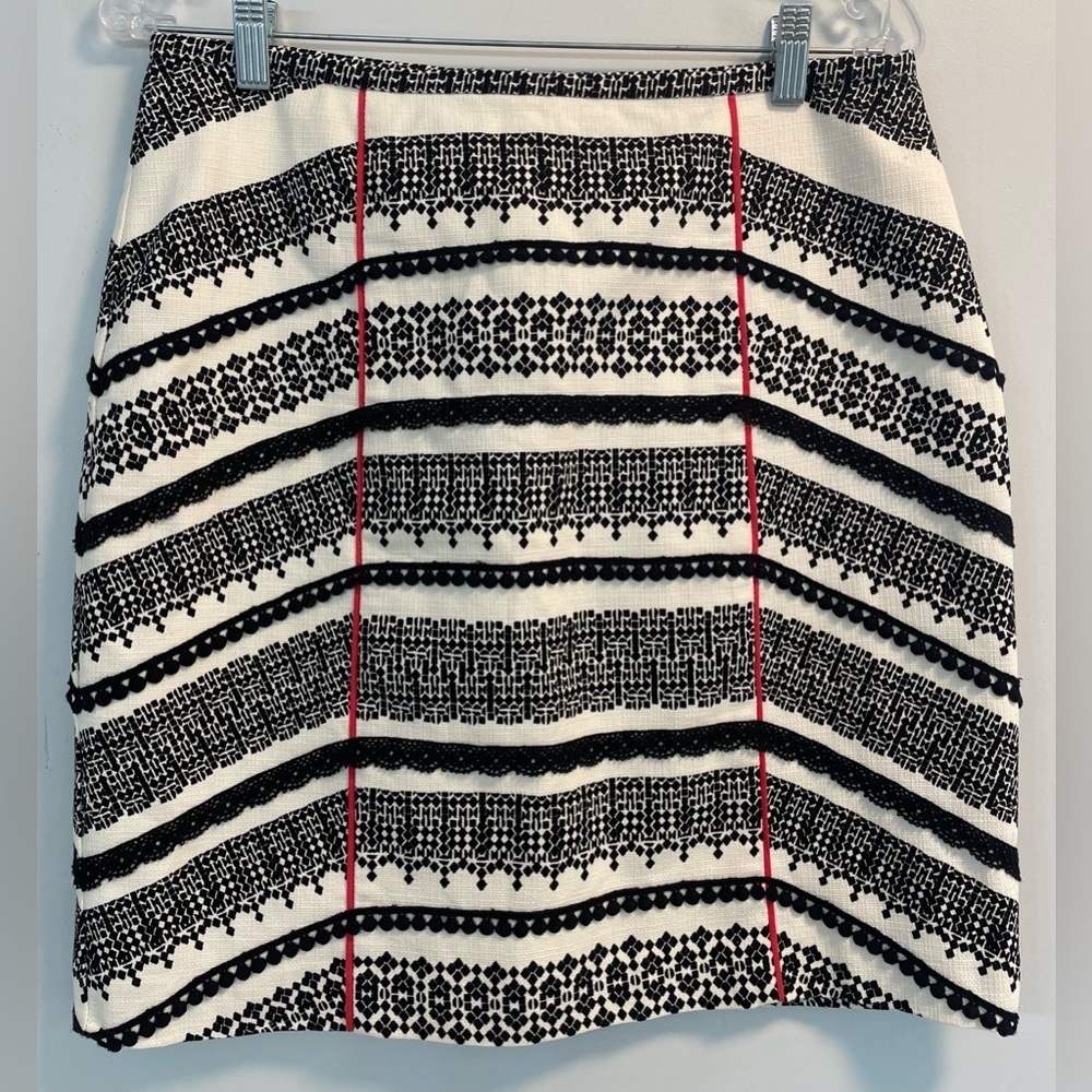 Tabitha Anthropologie Sz 8 black & white lace 100% cotton mini knee length skirt
